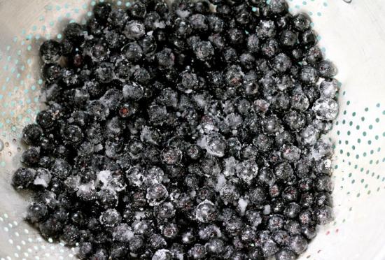 chokeberry กับน้ำตาลและน้ำตาล