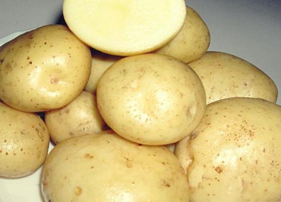 pečení brambor